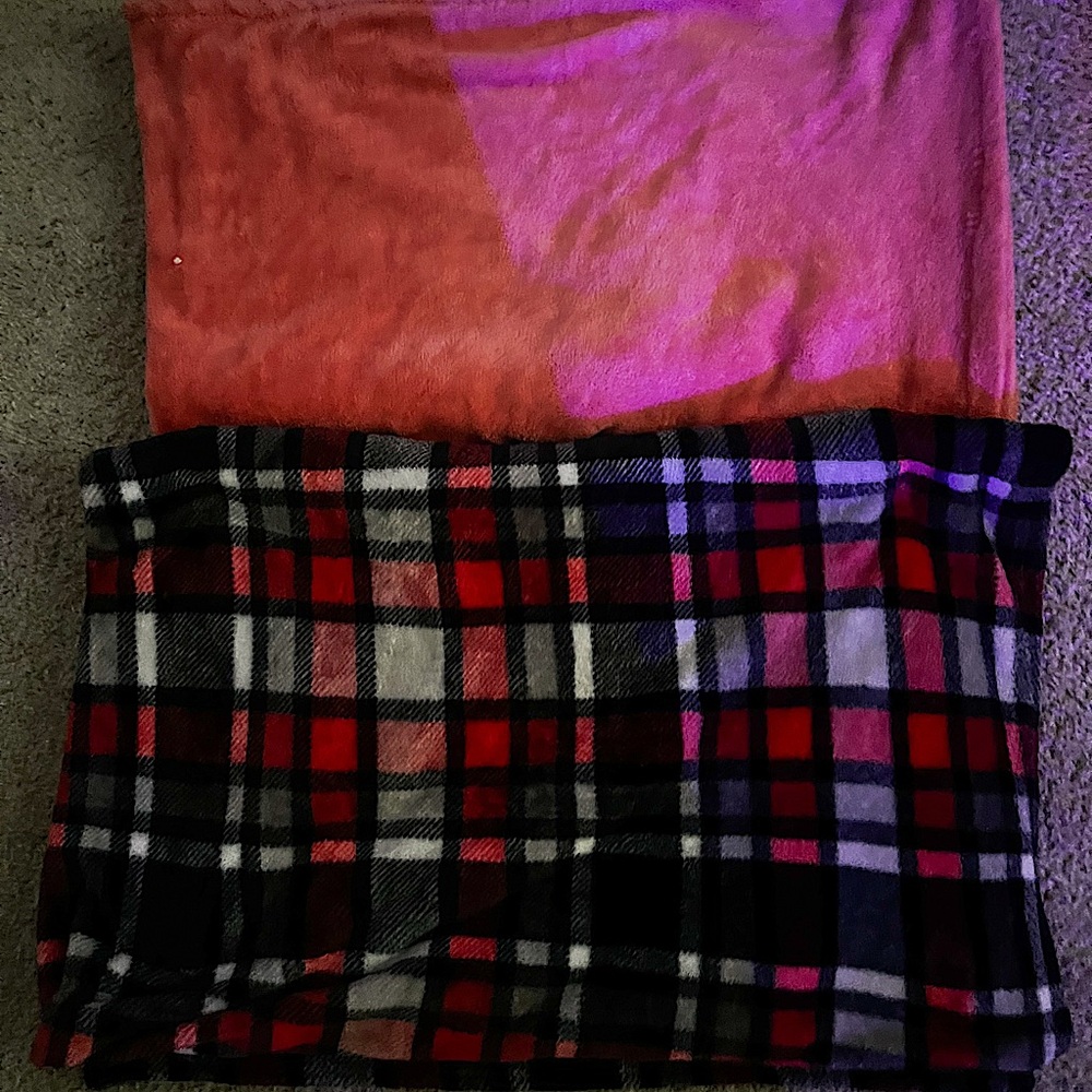 2 blankets bundle - Picture 1 of 3
